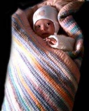 Вязаное одеяло для малыша.